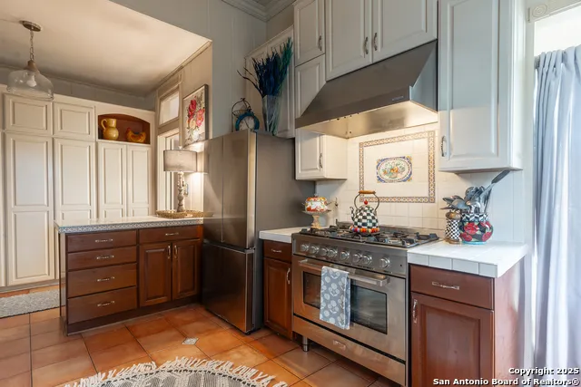 529 High Uvalde, TX 78801