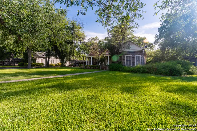 529 High Uvalde, TX 78801