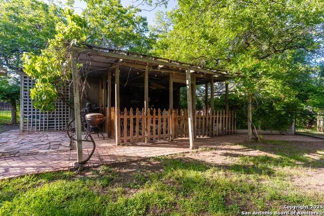 529 High Uvalde, TX 78801