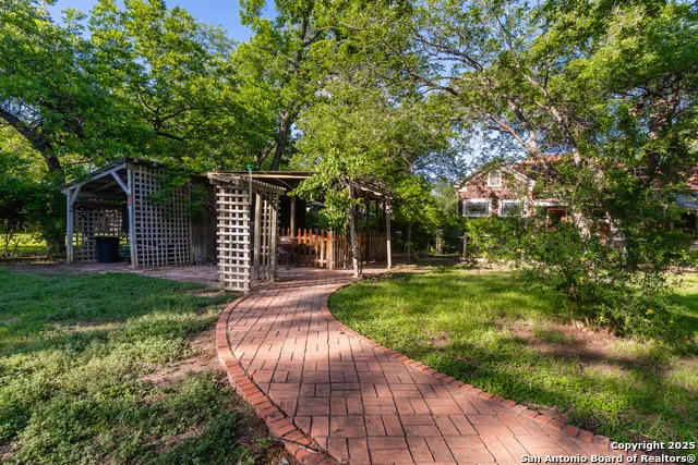 529 High Uvalde, TX 78801