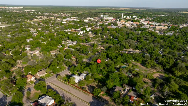 529 High Uvalde, TX 78801