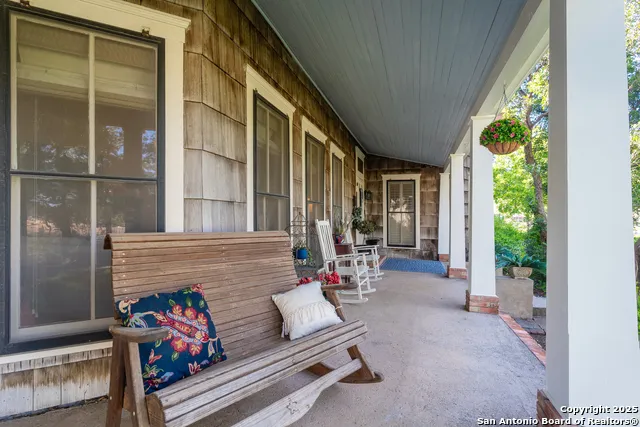 529 High Uvalde, TX 78801
