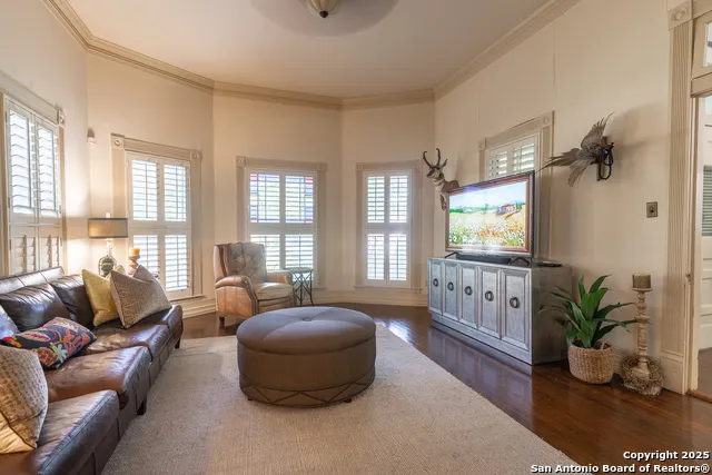 529 High Uvalde, TX 78801