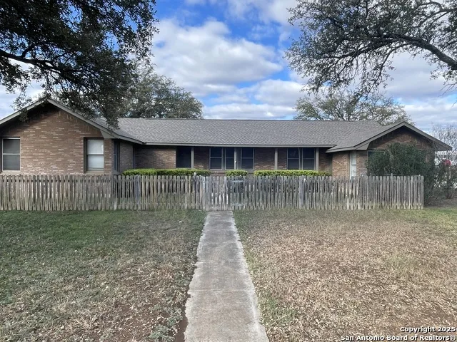 506 30TH ST Hondo, TX 78861