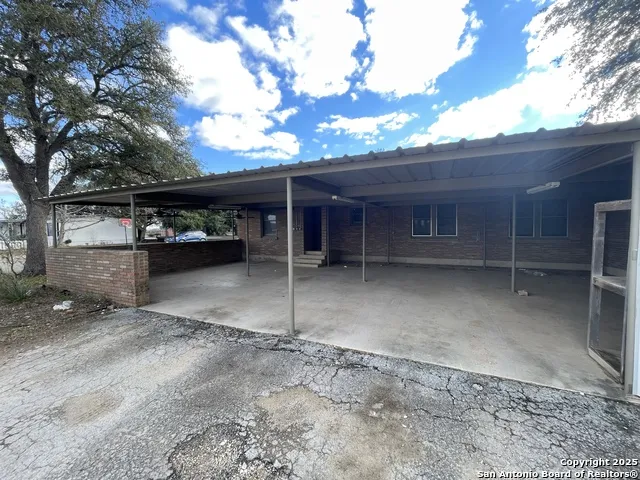 506 30TH ST Hondo, TX 78861