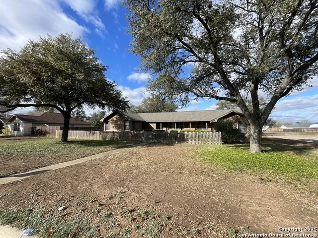 506 30TH ST Hondo, TX 78861