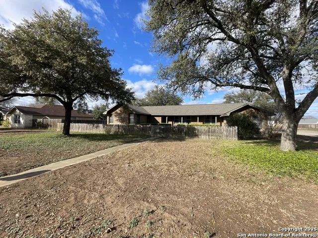 506 30TH ST Hondo, TX 78861