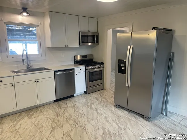 506 30TH ST Hondo, TX 78861