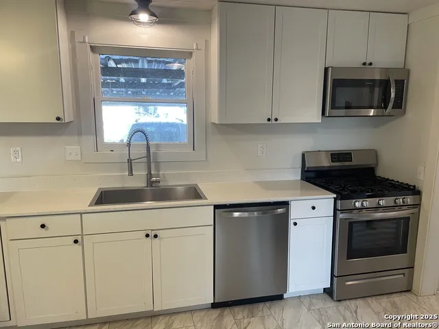 506 30TH ST Hondo, TX 78861