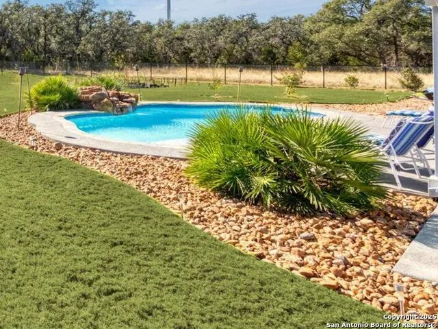 795 MAXIMINO RIDGE RD Bulverde, TX 78163