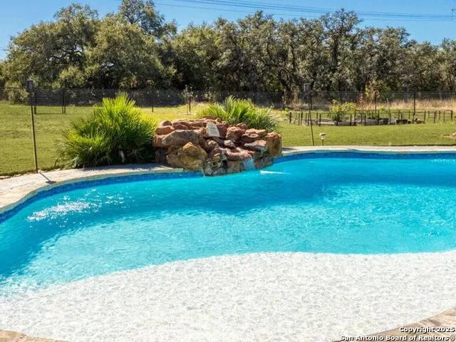 795 MAXIMINO RIDGE RD Bulverde, TX 78163