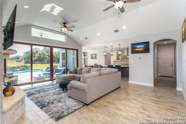 795 MAXIMINO RIDGE RD Bulverde, TX 78163