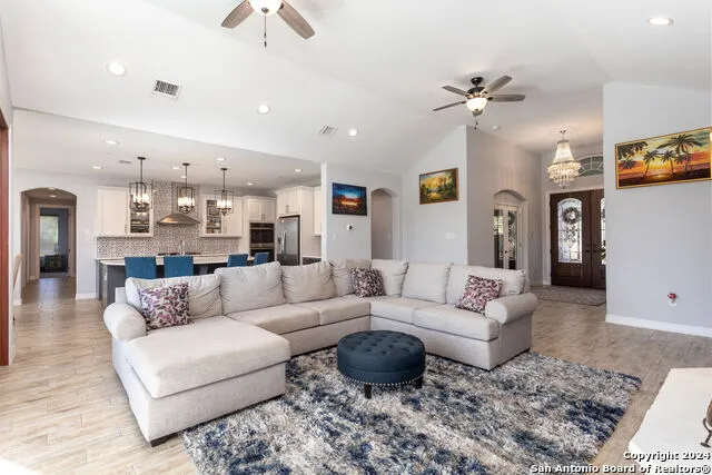 795 MAXIMINO RIDGE RD Bulverde, TX 78163
