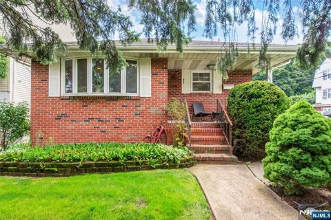 85 Bloomfield Avenue