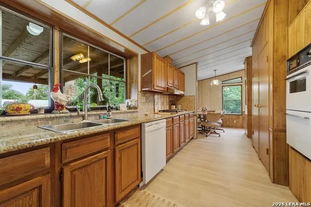 305 E Silver Hills Rd. Kerrville, TX 78028