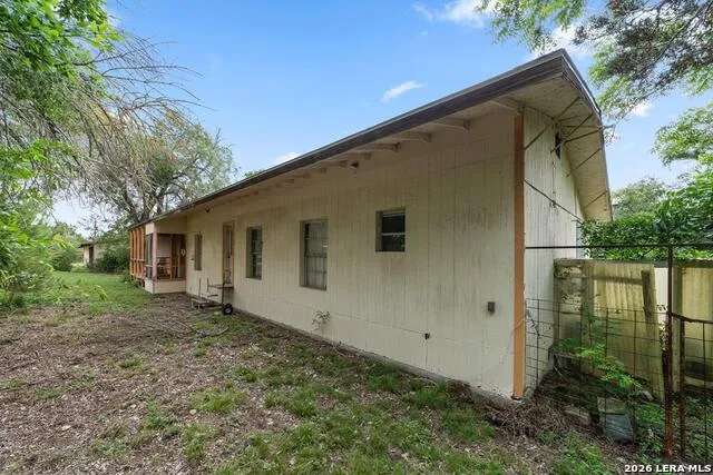 305 E Silver Hills Rd. Kerrville, TX 78028