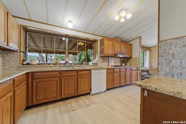 305 E Silver Hills Rd. Kerrville, TX 78028