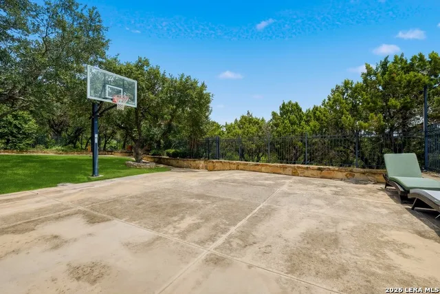 13126 Spring Run Helotes, TX 78023