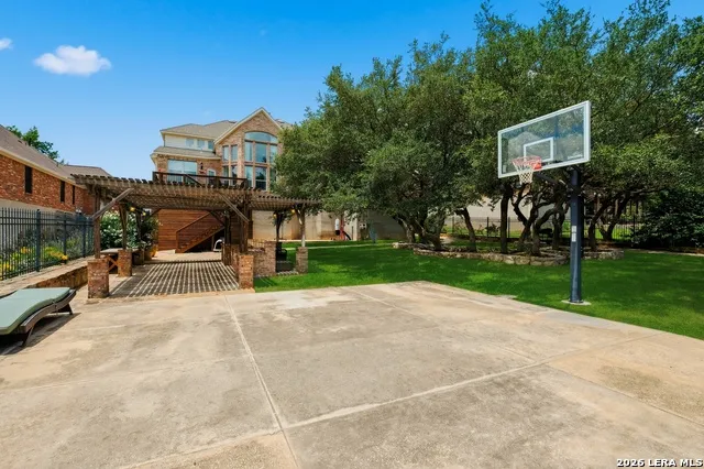 13126 Spring Run Helotes, TX 78023