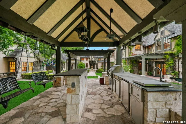 604 E Olmos Olmos Park, TX 78212