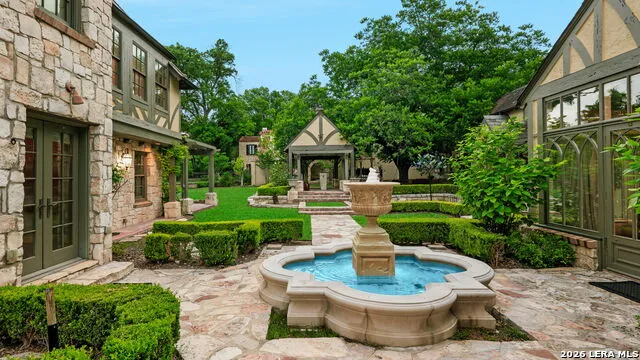 604 E Olmos Olmos Park, TX 78212