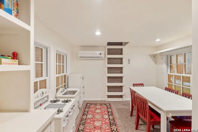 604 E Olmos Olmos Park, TX 78212
