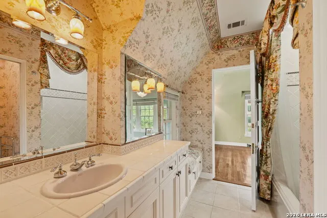 604 E Olmos Olmos Park, TX 78212