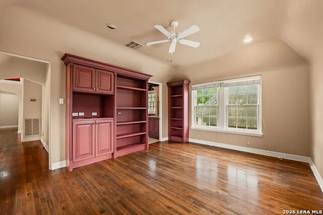 604 E Olmos Olmos Park, TX 78212