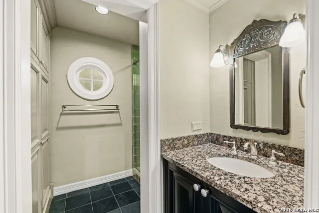 604 E Olmos Olmos Park, TX 78212