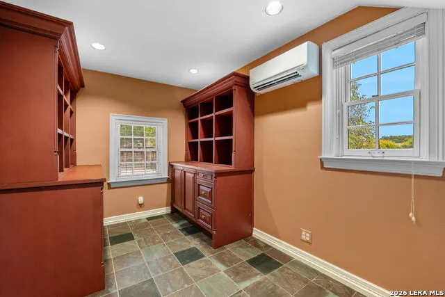 604 E Olmos Olmos Park, TX 78212