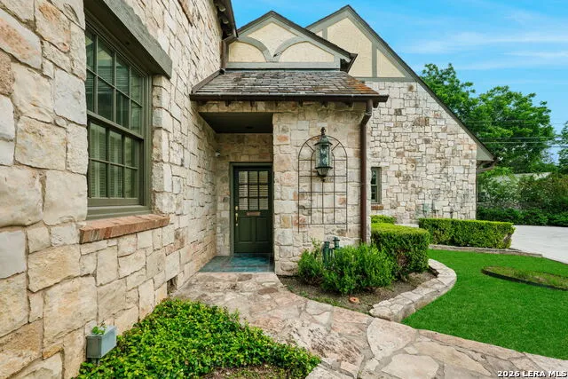 604 E Olmos Olmos Park, TX 78212