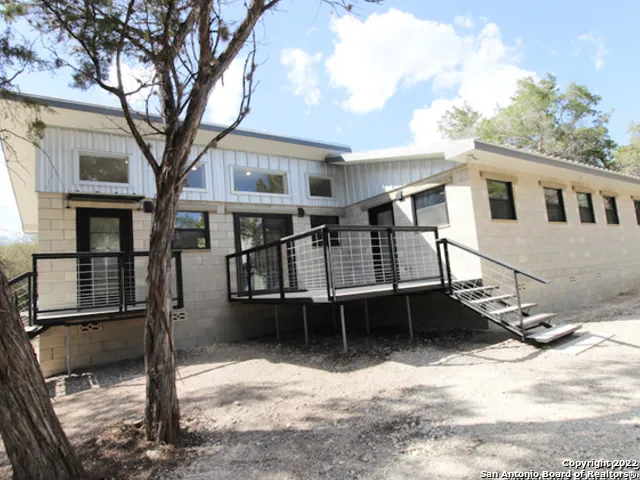 242 WHITE BASS DR Lakehills, TX 78063