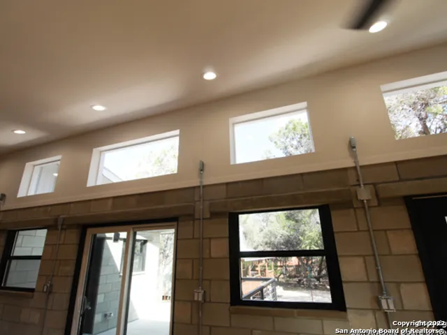 242 WHITE BASS DR Lakehills, TX 78063