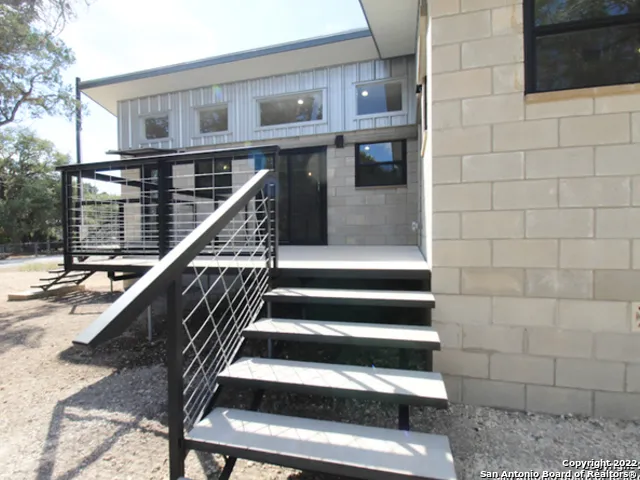 242 WHITE BASS DR Lakehills, TX 78063
