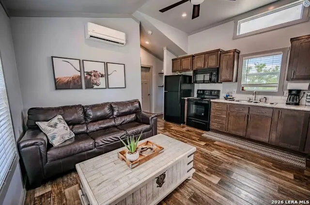 4300 STATE HIGHWAY 16 N #107 Bandera, TX 78003
