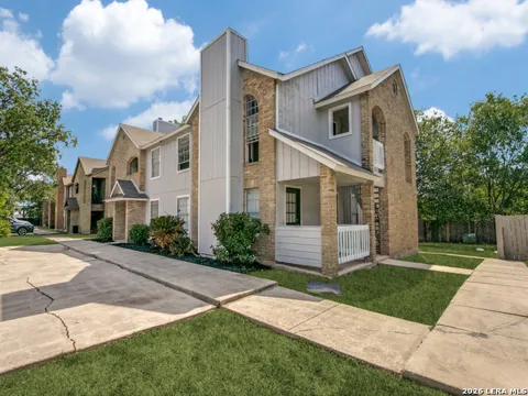 7519 Windsor Oaks