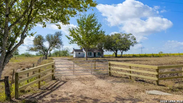 624 Berger Road Schulenburg, TX 78945