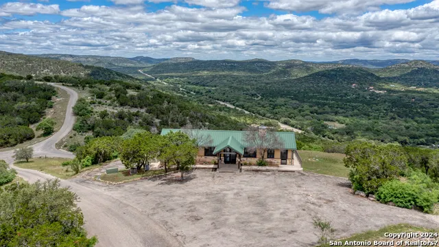 558 S Ridge Dr Concan, TX 78838