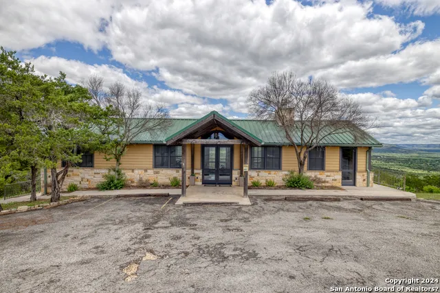 558 S Ridge Dr Concan, TX 78838