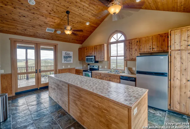 558 S Ridge Dr Concan, TX 78838
