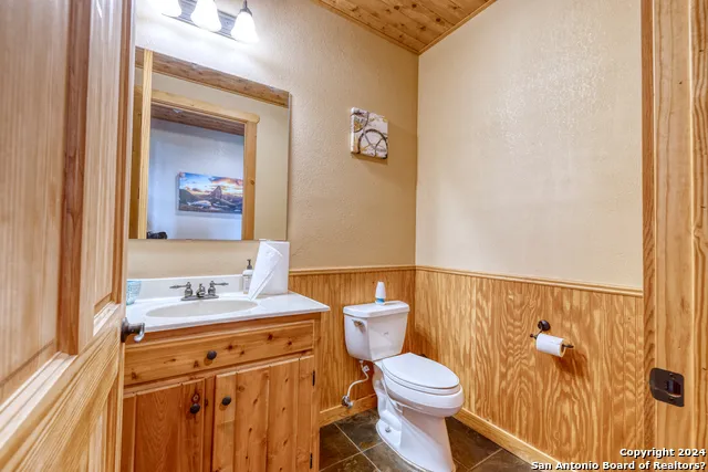 558 S Ridge Dr Concan, TX 78838
