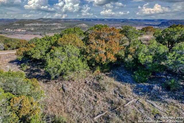 558 S Ridge Dr Concan, TX 78838
