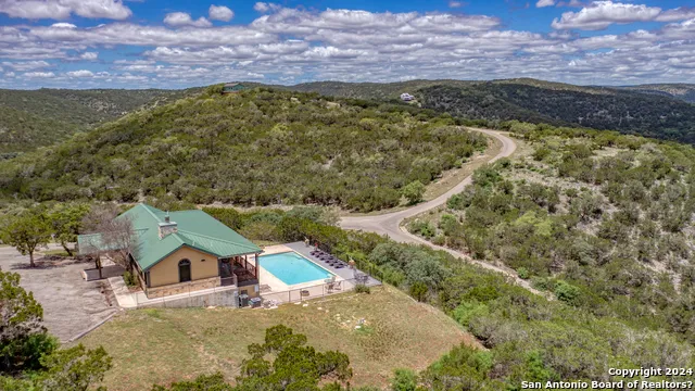 558 S Ridge Dr Concan, TX 78838