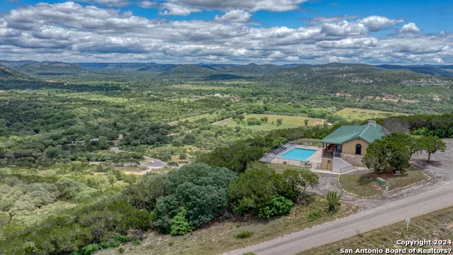 558 S Ridge Dr Concan, TX 78838