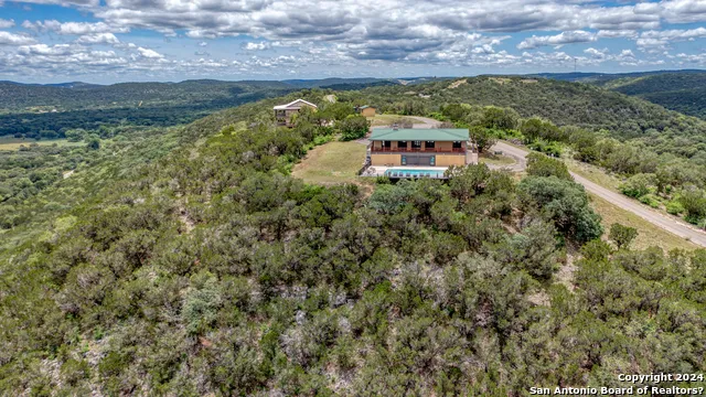 558 S Ridge Dr Concan, TX 78838