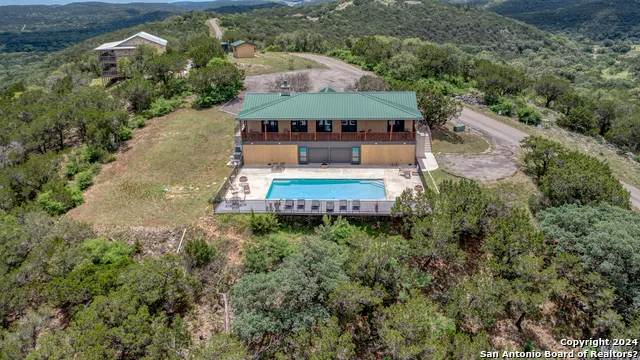 558 S Ridge Dr Concan, TX 78838