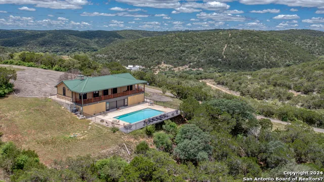 558 S Ridge Dr Concan, TX 78838