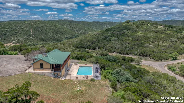 558 S Ridge Dr Concan, TX 78838