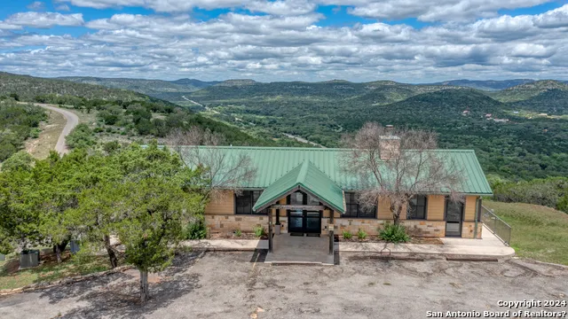 558 S Ridge Dr Concan, TX 78838