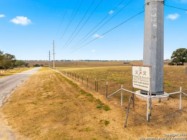 101 County Road 319 La Vernia, TX 78121